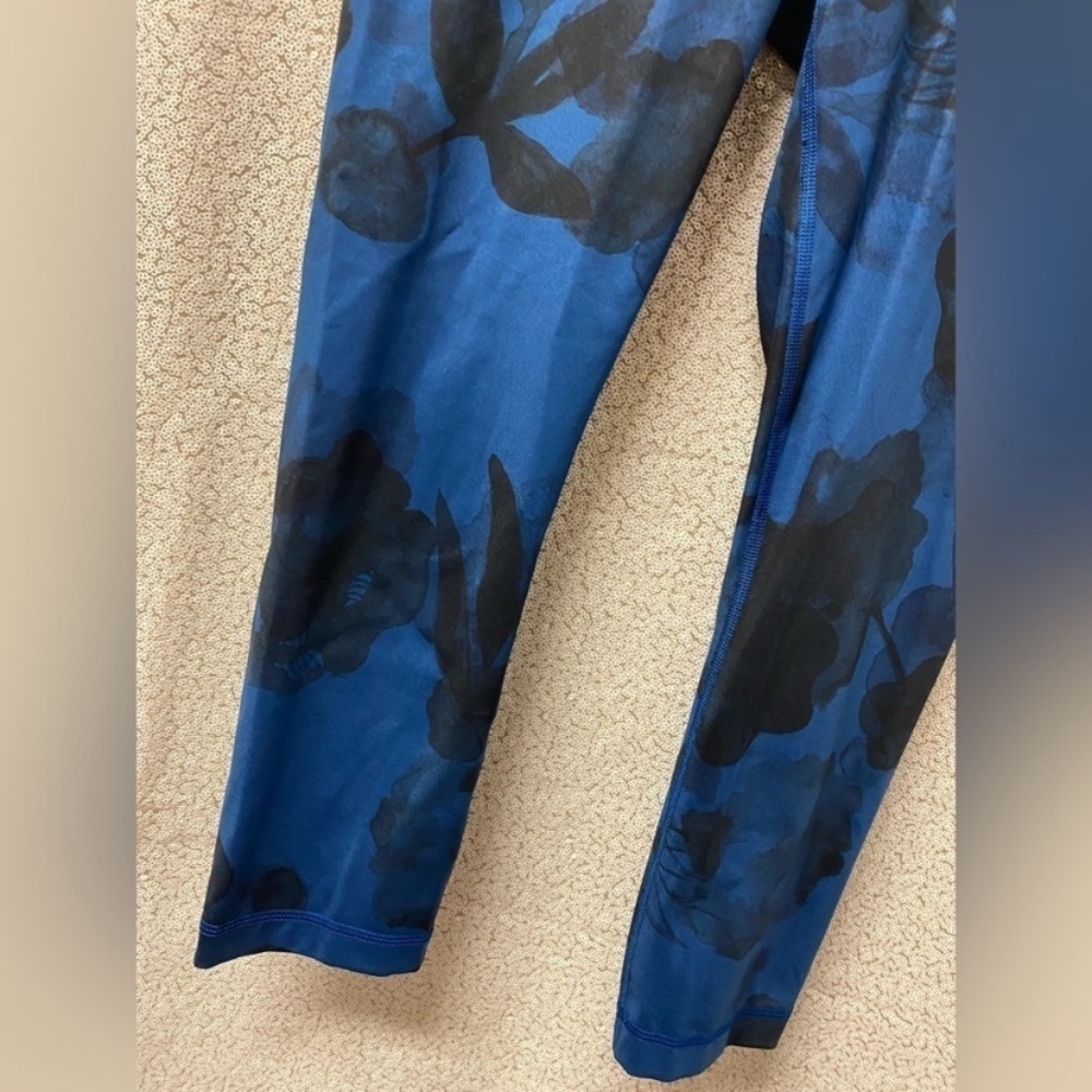 Lululemon wunder under crop ll *full on luxtreme jumbo inky floral black/4 - Picture 8 of 10